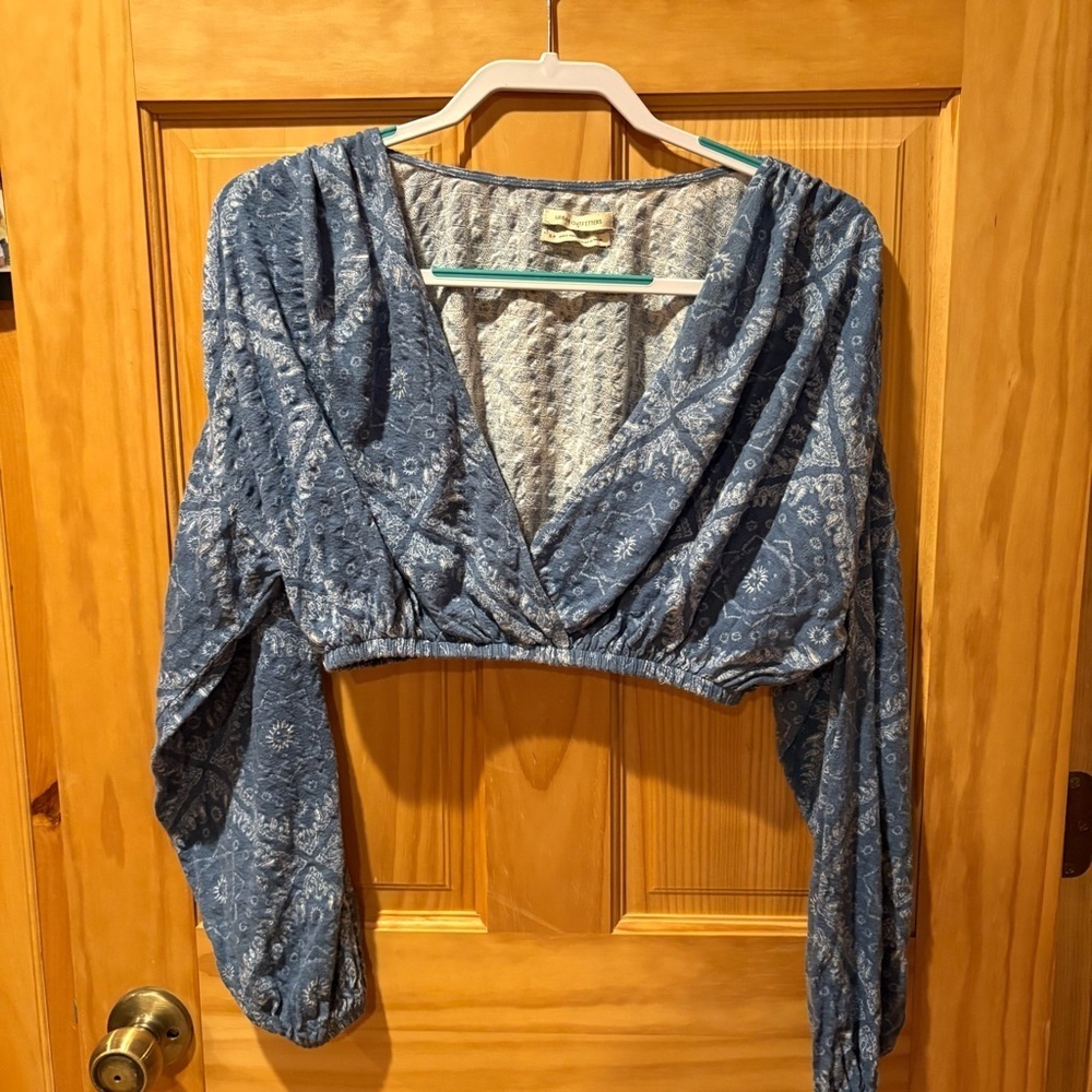 Urban Outfitters Blue criss cross Top size small